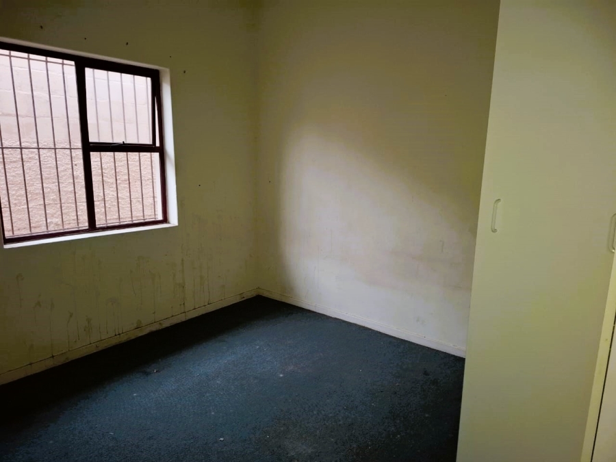 6 Bedroom Property for Sale in Oakdale Western Cape